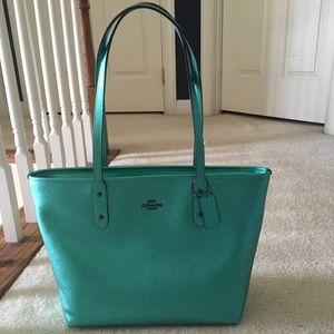 New With Tags Coach City Zip Top Tote